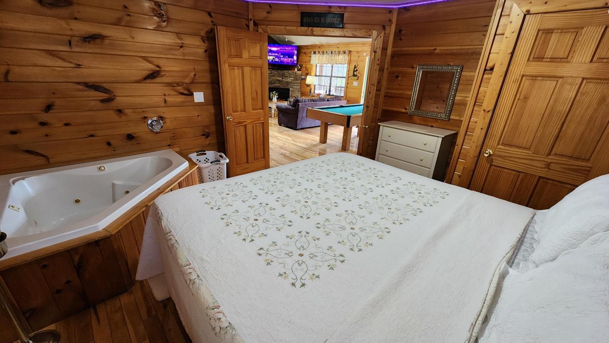 Little Cabin All To Yourself Севьервилл Экстерьер фото